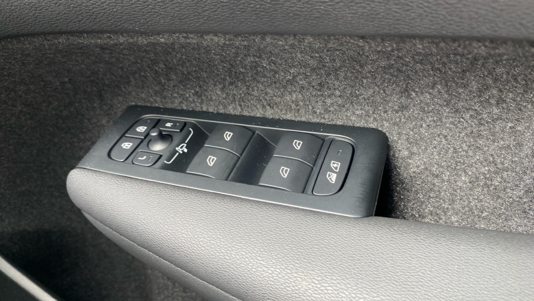 Volvo XC40 2.0 B3P Plus Black Edition 5dr Auto Petrol Estate